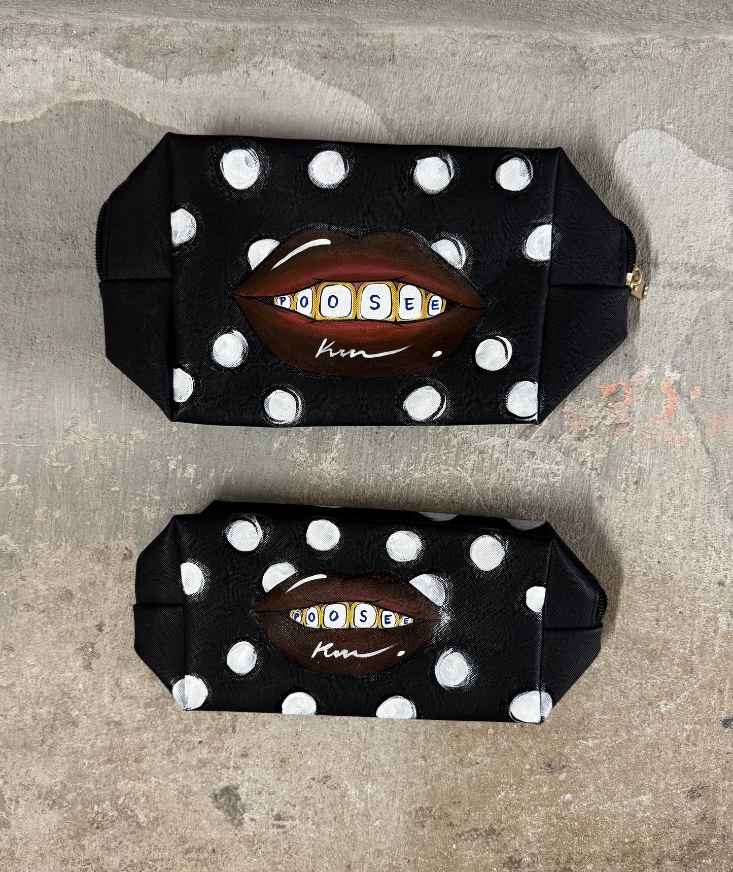 P Pouch Black .
